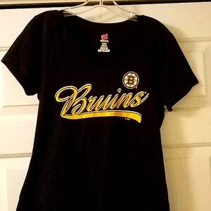 Ladies Boston bruins small Hanes t-shirt